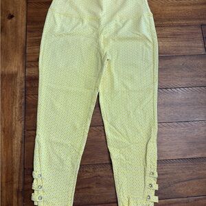intro. Yellow Patterned Capri Leggings with Button-Tab Cuffs